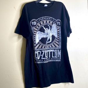 Graphic tee shirt